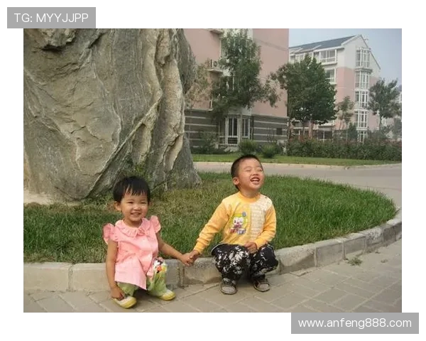 鍝堝叞寰疯绀烘尓濞佸悓鑳烇細杩堥樋瀵嗙儓鏃ヤ笅鐨勯槻鏅掑繀淇